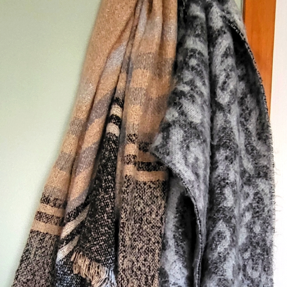 Steve Madden scarf and Odiva blanket wrap.  Gray, beige and black.